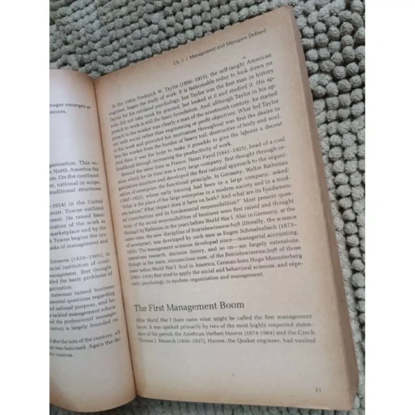 my-11134201-820lg-mjkxzz79kydj3a.webp Preloved AN INTRODUCTORY VIEW OF MANAGEMENT peter f drucker